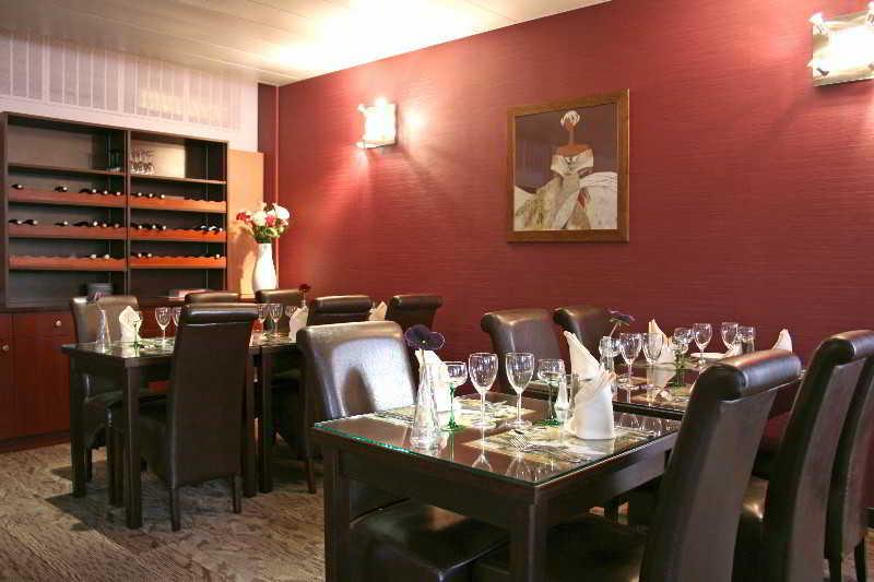 The Originals City, Hotel Le Forum, Strasbourg Nord Шильтігайм Екстер'єр фото