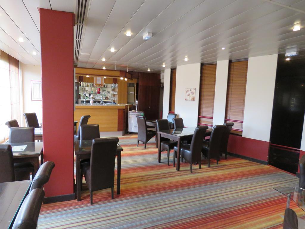 The Originals City, Hotel Le Forum, Strasbourg Nord Шильтігайм Екстер'єр фото