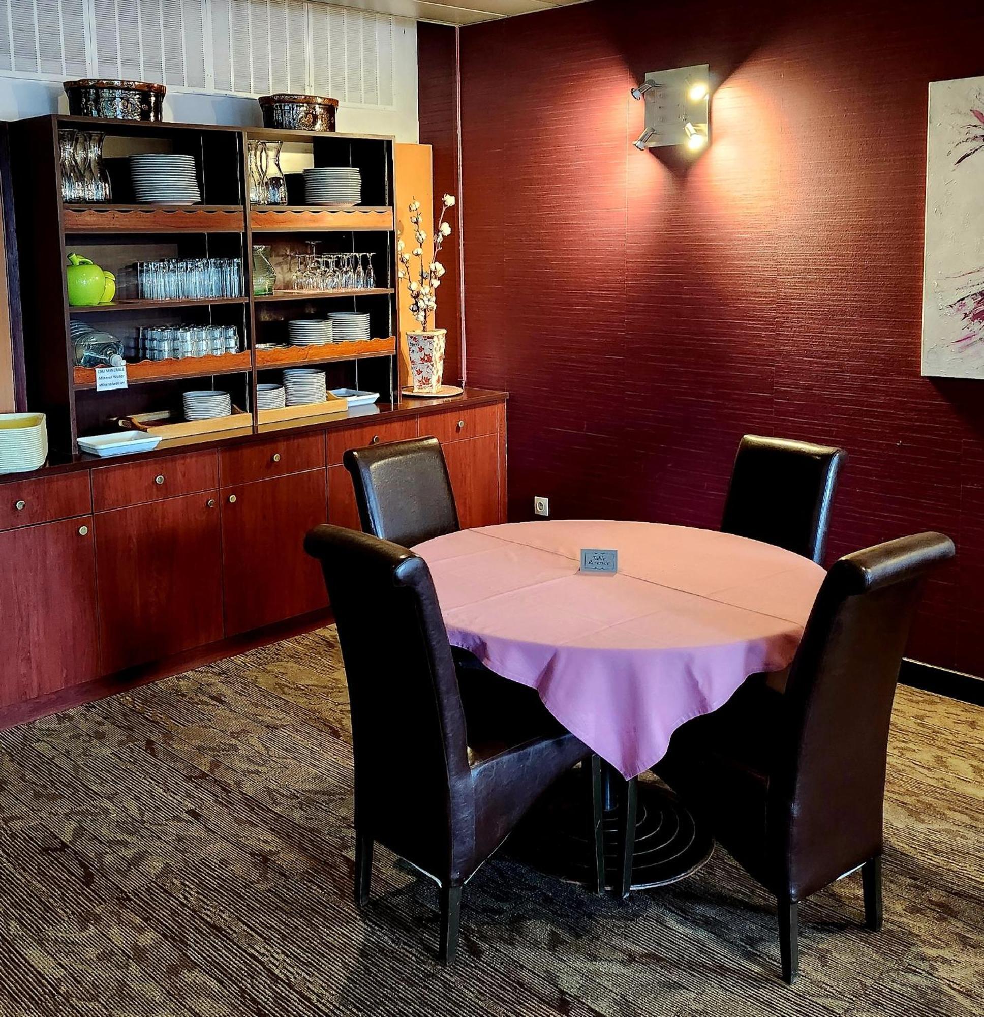 The Originals City, Hotel Le Forum, Strasbourg Nord Шильтігайм Екстер'єр фото
