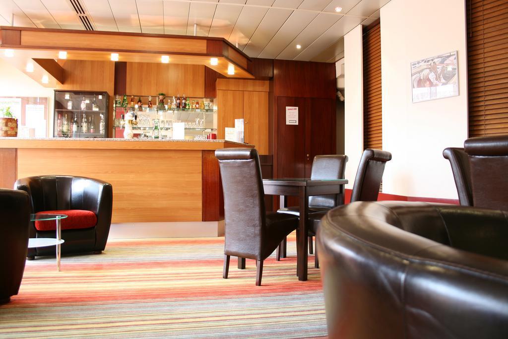 The Originals City, Hotel Le Forum, Strasbourg Nord Шильтігайм Екстер'єр фото